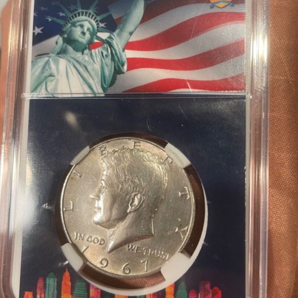 1967 Kennedy Half Dollar In Statue Liberty Plastic- Rare Condition-40% Silver
